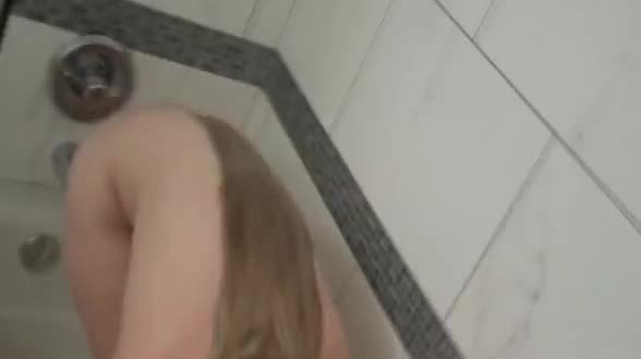 Super hot and sexy babe bathtub scene